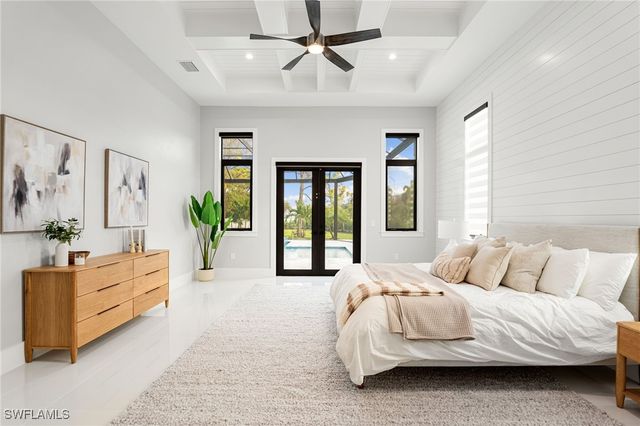 10 Caribbean RD, Naples, FL 34108