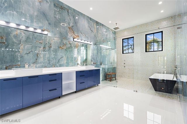 10 Caribbean RD, Naples, FL 34108