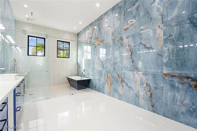 10 Caribbean RD, Naples, FL 34108