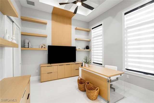 10 Caribbean RD, Naples, FL 34108