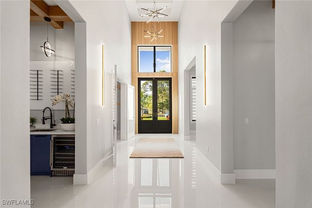 10 Caribbean RD, Naples, FL 34108