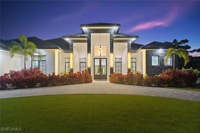 10 Caribbean RD, Naples, FL 34108