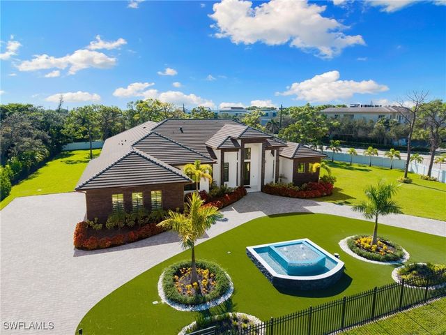 10 Caribbean RD, Naples, FL 34108