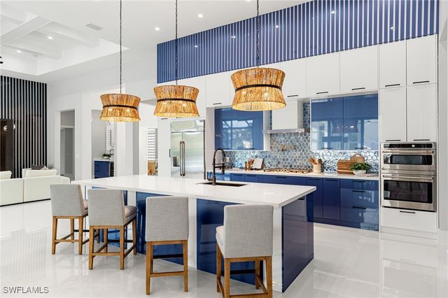 10 Caribbean RD, Naples, FL 34108