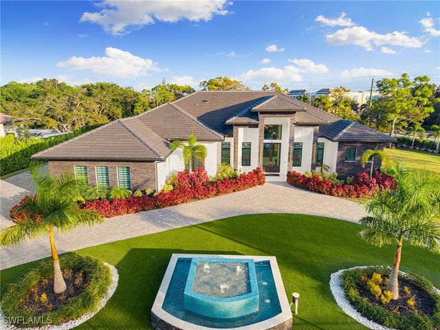 10 Caribbean RD, Naples, FL 34108