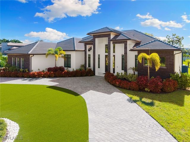 10 Caribbean RD, Naples, FL 34108