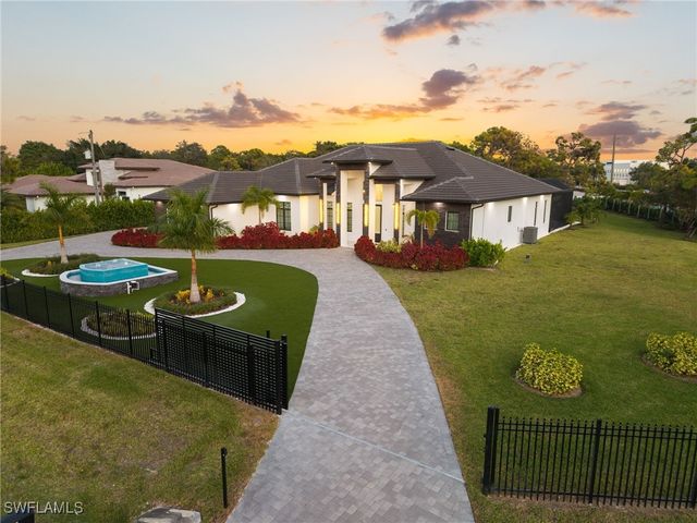 10 Caribbean RD, Naples, FL 34108