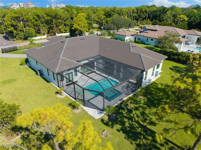 10 Caribbean RD, Naples, FL 34108