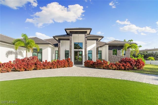 10 Caribbean RD, Naples, FL 34108