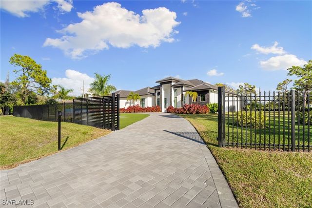 10 Caribbean RD, Naples, FL 34108