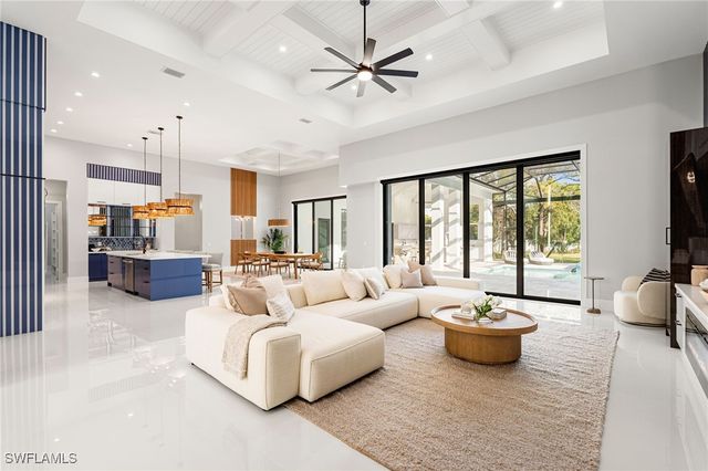 10 Caribbean RD, Naples, FL 34108