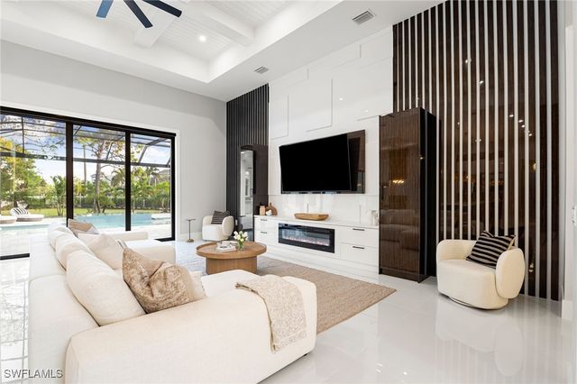 10 Caribbean RD, Naples, FL 34108