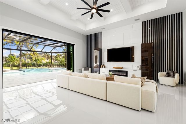 10 Caribbean RD, Naples, FL 34108