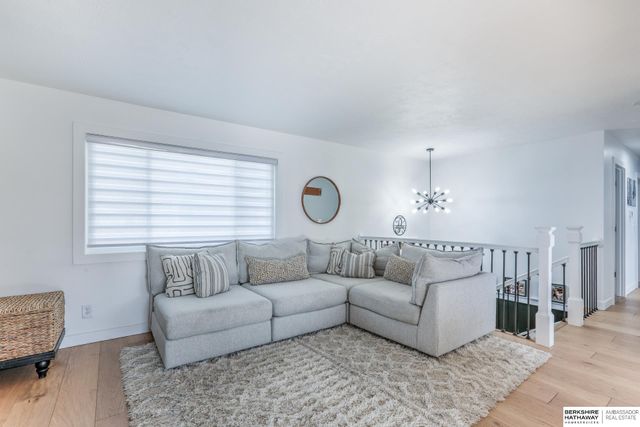 10611 Nicholas Street, Omaha, NE 68114