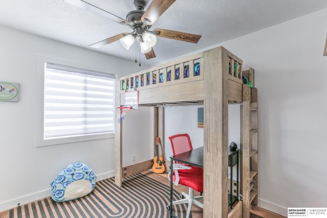 10611 Nicholas Street, Omaha, NE 68114