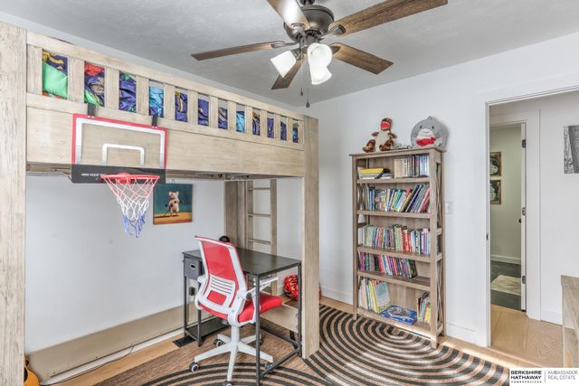 10611 Nicholas Street, Omaha, NE 68114