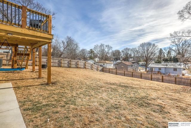 10611 Nicholas Street, Omaha, NE 68114