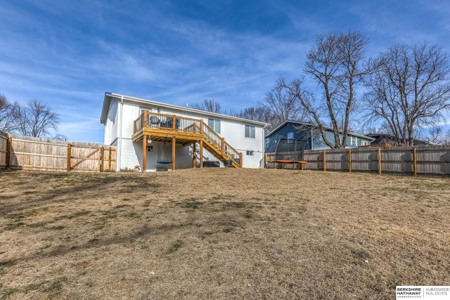 10611 Nicholas Street, Omaha, NE 68114