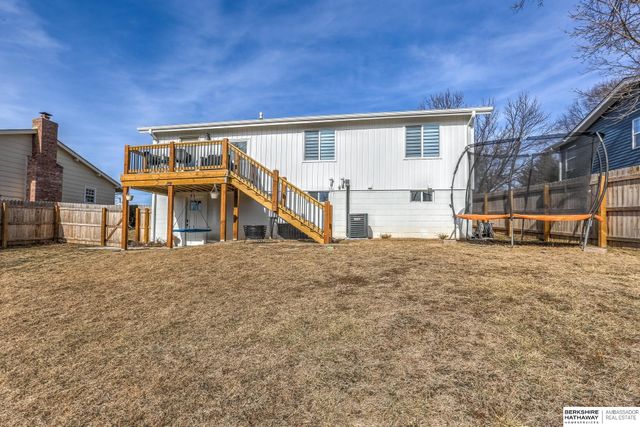 10611 Nicholas Street, Omaha, NE 68114