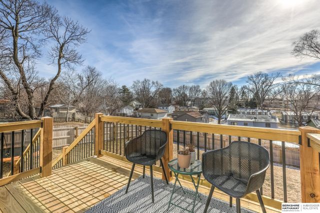 10611 Nicholas Street, Omaha, NE 68114