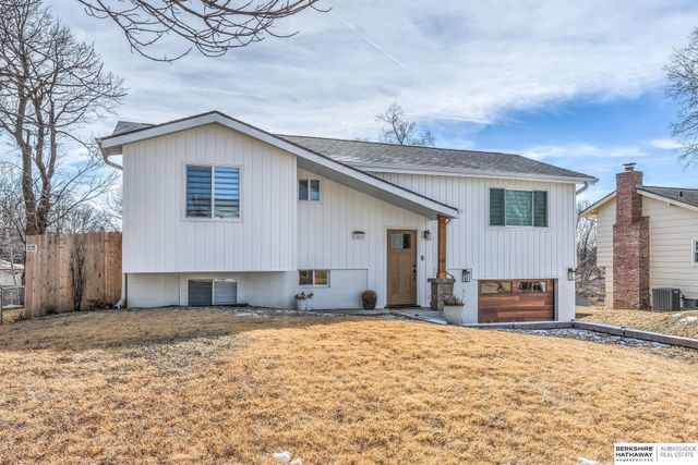 10611 Nicholas Street, Omaha, NE 68114