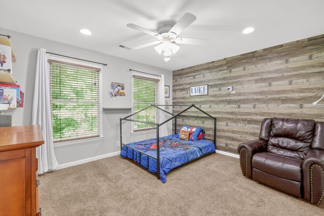 722 Lone Oak Dr, Pegram, TN 37143