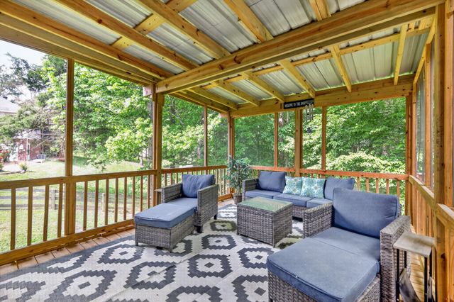722 Lone Oak Dr, Pegram, TN 37143