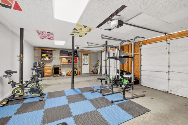 722 Lone Oak Dr, Pegram, TN 37143
