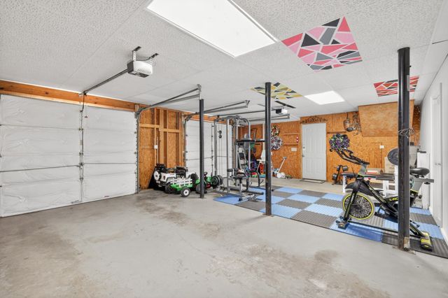 722 Lone Oak Dr, Pegram, TN 37143