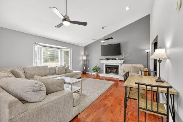722 Lone Oak Dr, Pegram, TN 37143