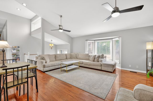 722 Lone Oak Dr, Pegram, TN 37143