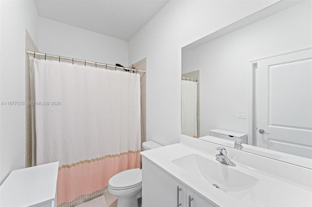 11755 SW 246th Ter, Miami, FL 33032