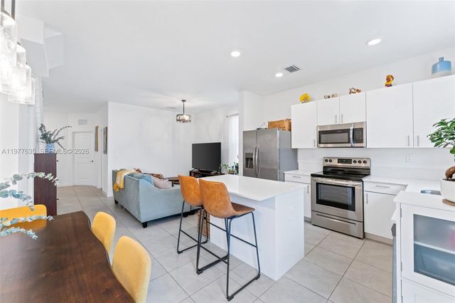 11755 SW 246th Ter, Miami, FL 33032