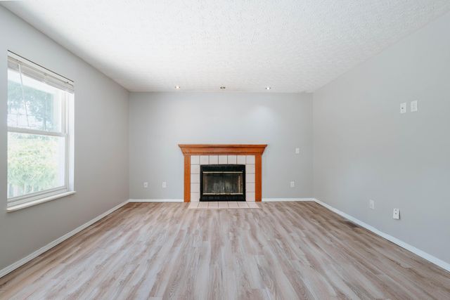 26 E Woodfield, Etna, OH 43062