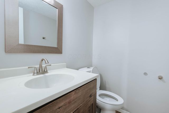 26 E Woodfield, Etna, OH 43062