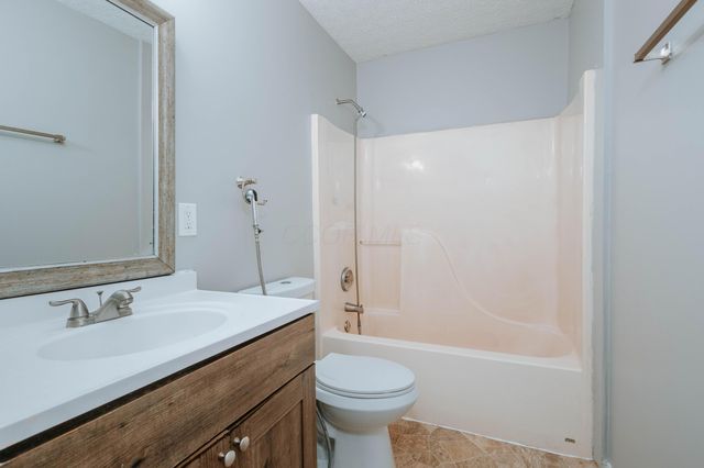 26 E Woodfield, Etna, OH 43062