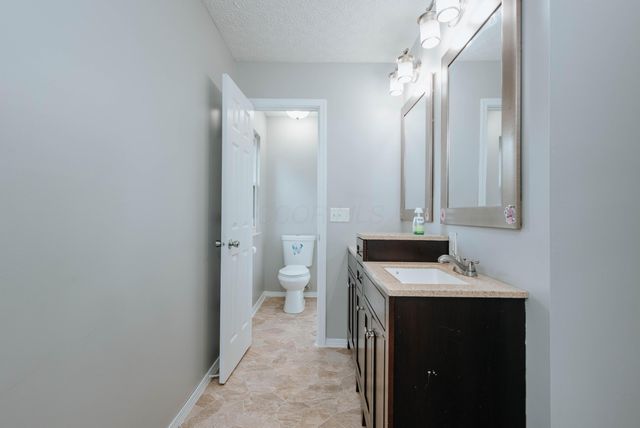 26 E Woodfield, Etna, OH 43062