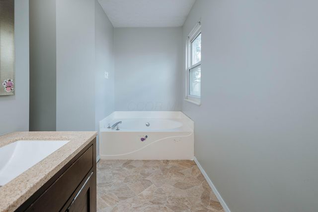 26 E Woodfield, Etna, OH 43062