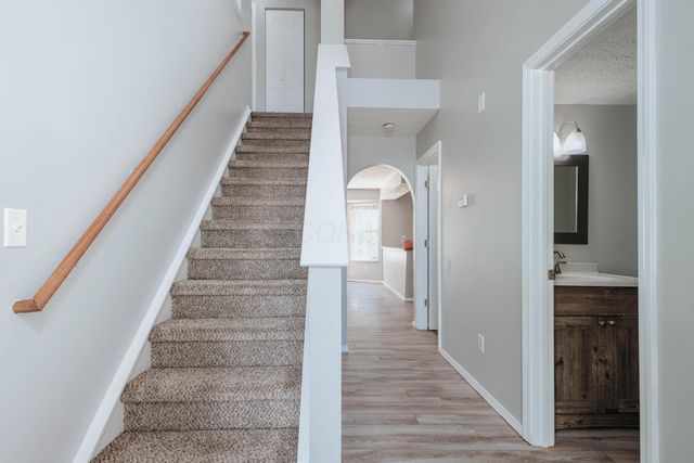 26 E Woodfield, Etna, OH 43062