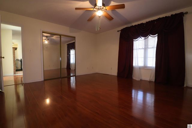 5828 cairo rd, Paducah, KY 42001