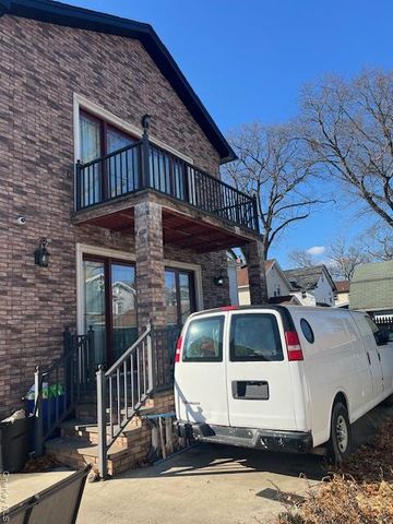 107 E Fairview Avenue, Valley Stream, NY 11580