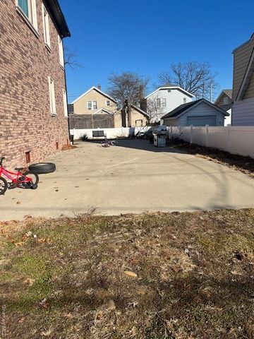 107 E Fairview Avenue, Valley Stream, NY 11580