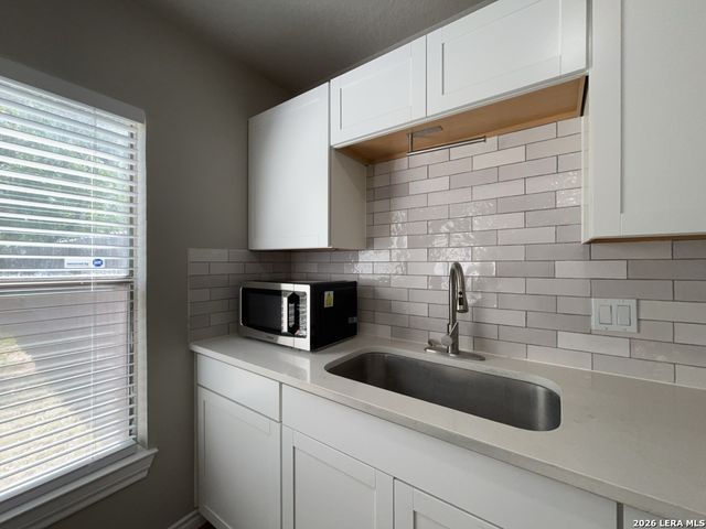 10062 Sandy Field Drive, San Antonio, TX 78245