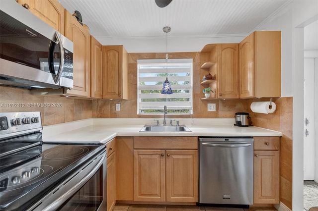 9821 Sunrise Lakes Boulevard 107, Sunrise, FL 33322