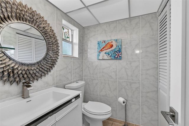 9821 Sunrise Lakes Boulevard 107, Sunrise, FL 33322
