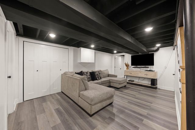 9525 Parkside Avenue, Oak Lawn, IL 60453