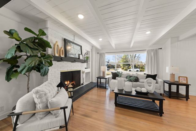 9525 Parkside Avenue, Oak Lawn, IL 60453