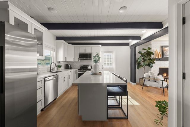 9525 Parkside Avenue, Oak Lawn, IL 60453