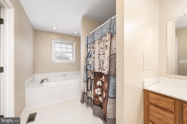 631 E MAIN ST, Fruitland, MD 21826