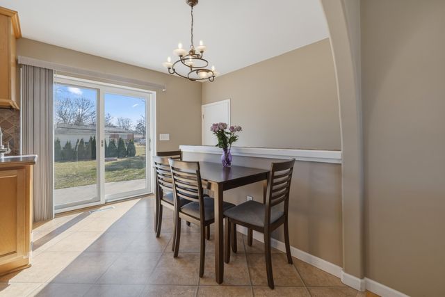 8860 Cherrylawn Drive, Sterling Heights, MI 48313